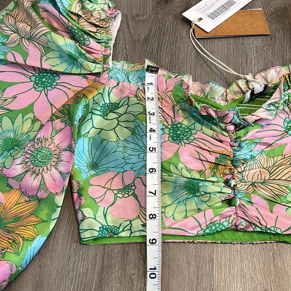 Absolutely gorgeous top 🍀. Size S - Picture 5 of 10